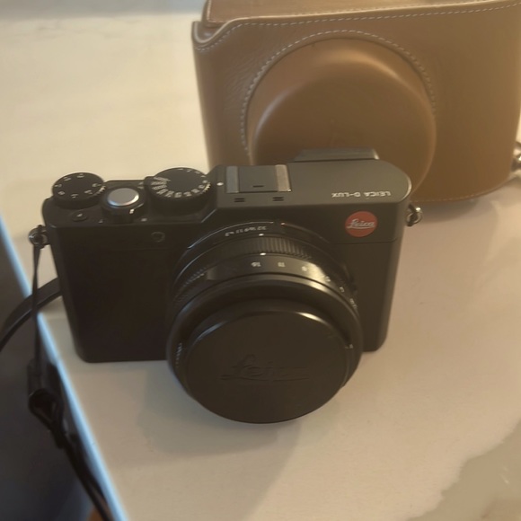 Leica D-Lux camera barely used. I’ve had for 5 months - Picture 2 of 9